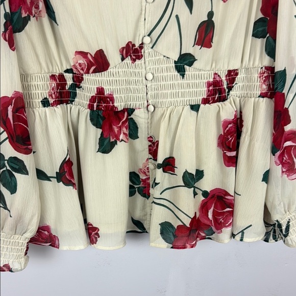 Torrid Cream and Red Roses Smocked Waist Blouse with Long Sleeves Size 1 - Picture 7 of 11